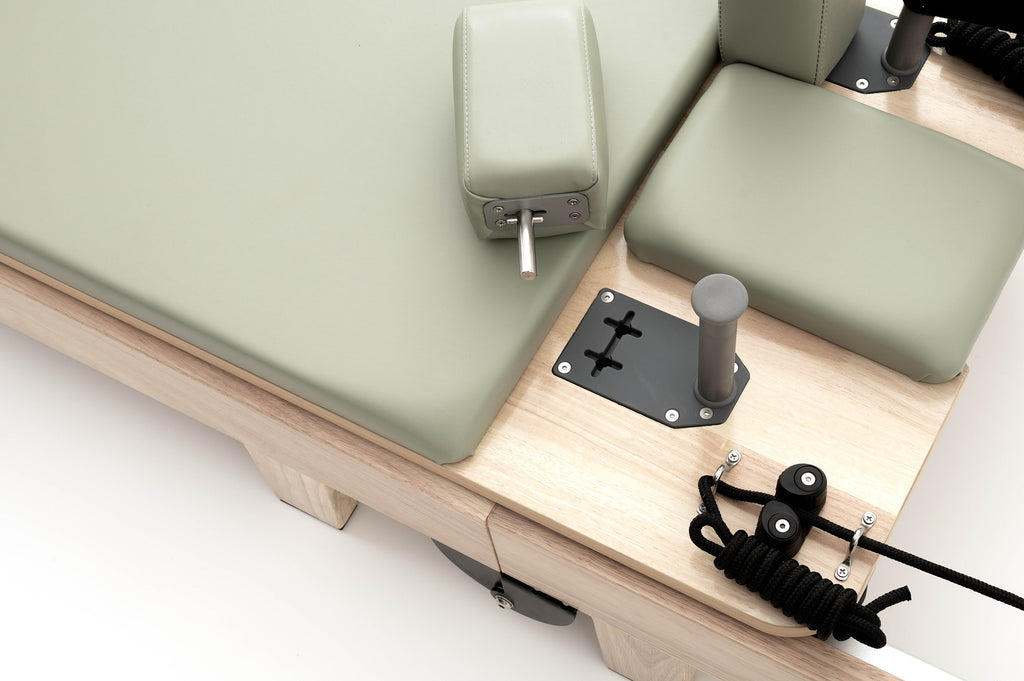 Lettino Reformer classico in legno salvaspazio Mooma