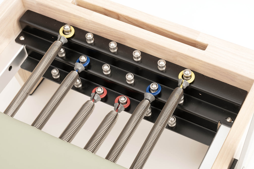 Lettino Reformer in legno con torre Mooma