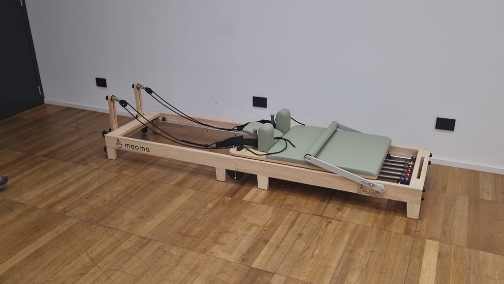 Lettino Reformer classico in legno salvaspazio Mooma